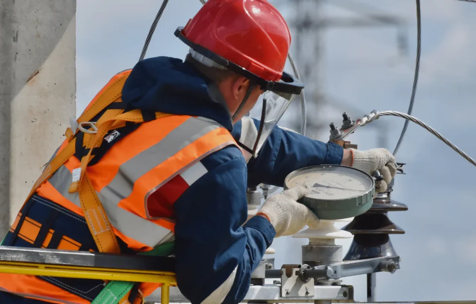 what do public utilities jobs pay