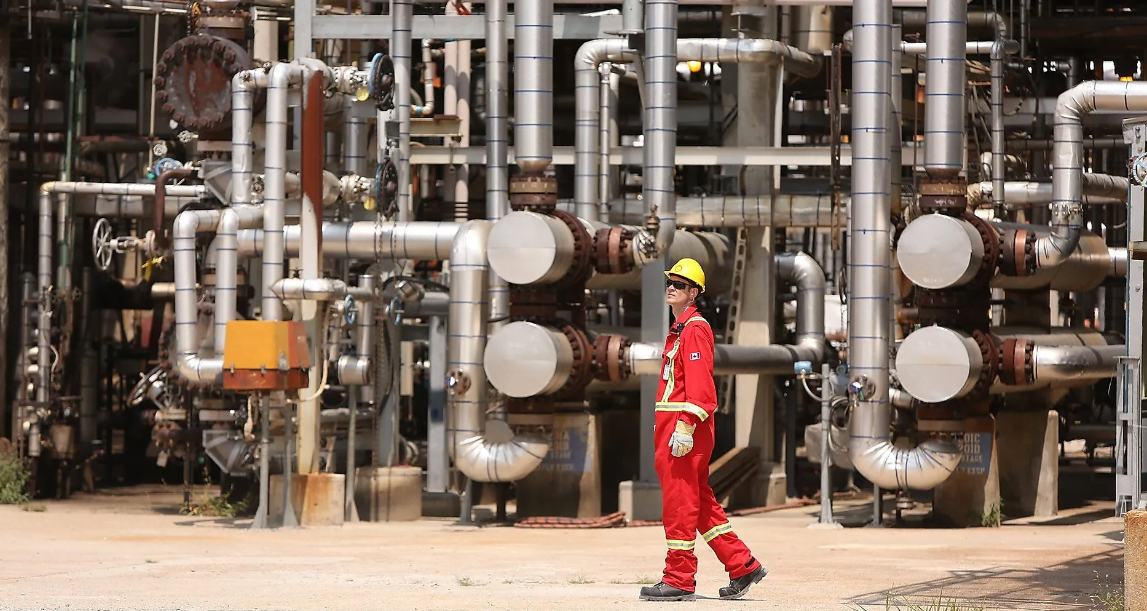 is oil refining/marketing a good career path